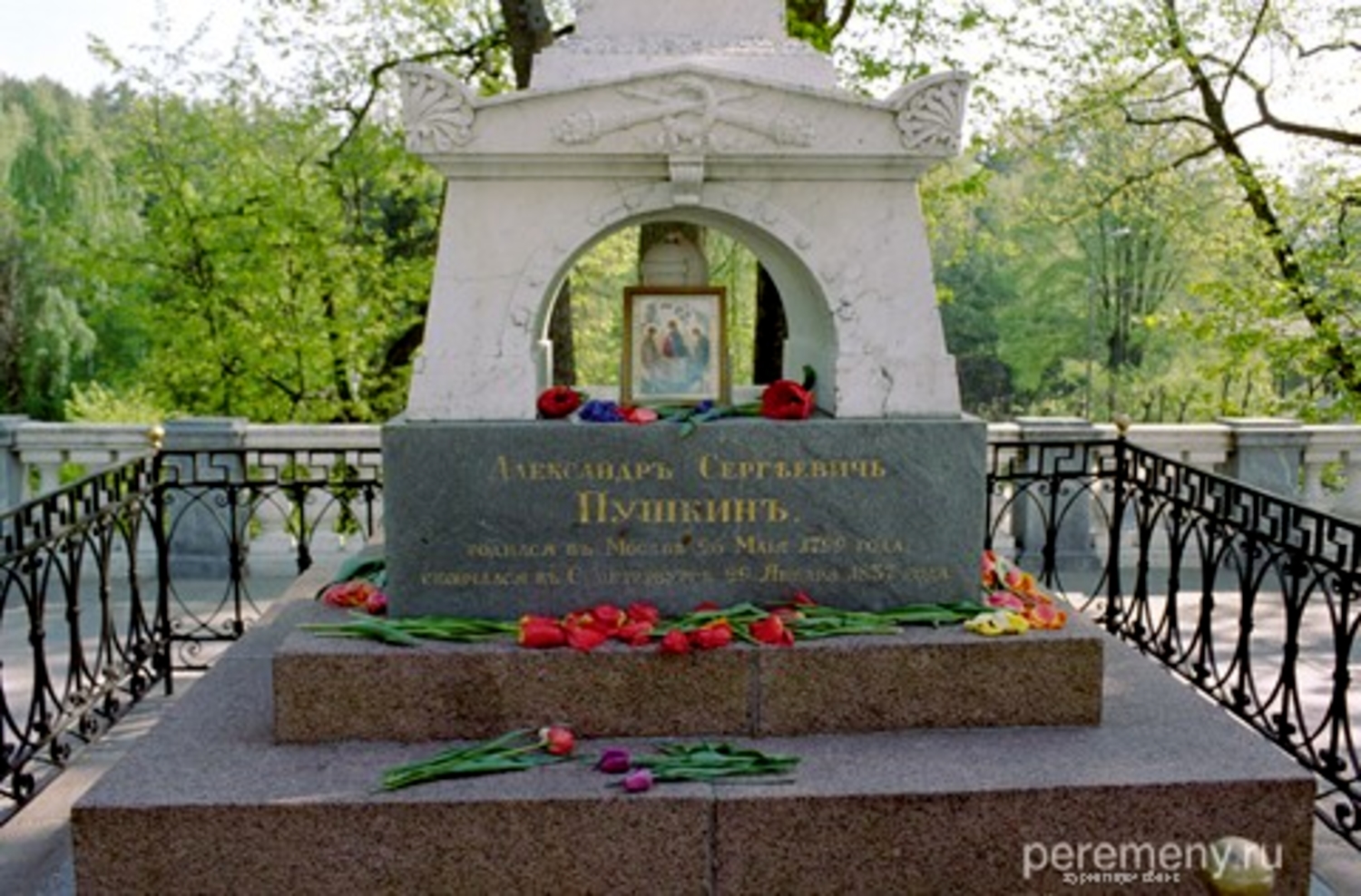 Где похоронен пушкин александр сергеевич в каком городе на каком кладбище фото