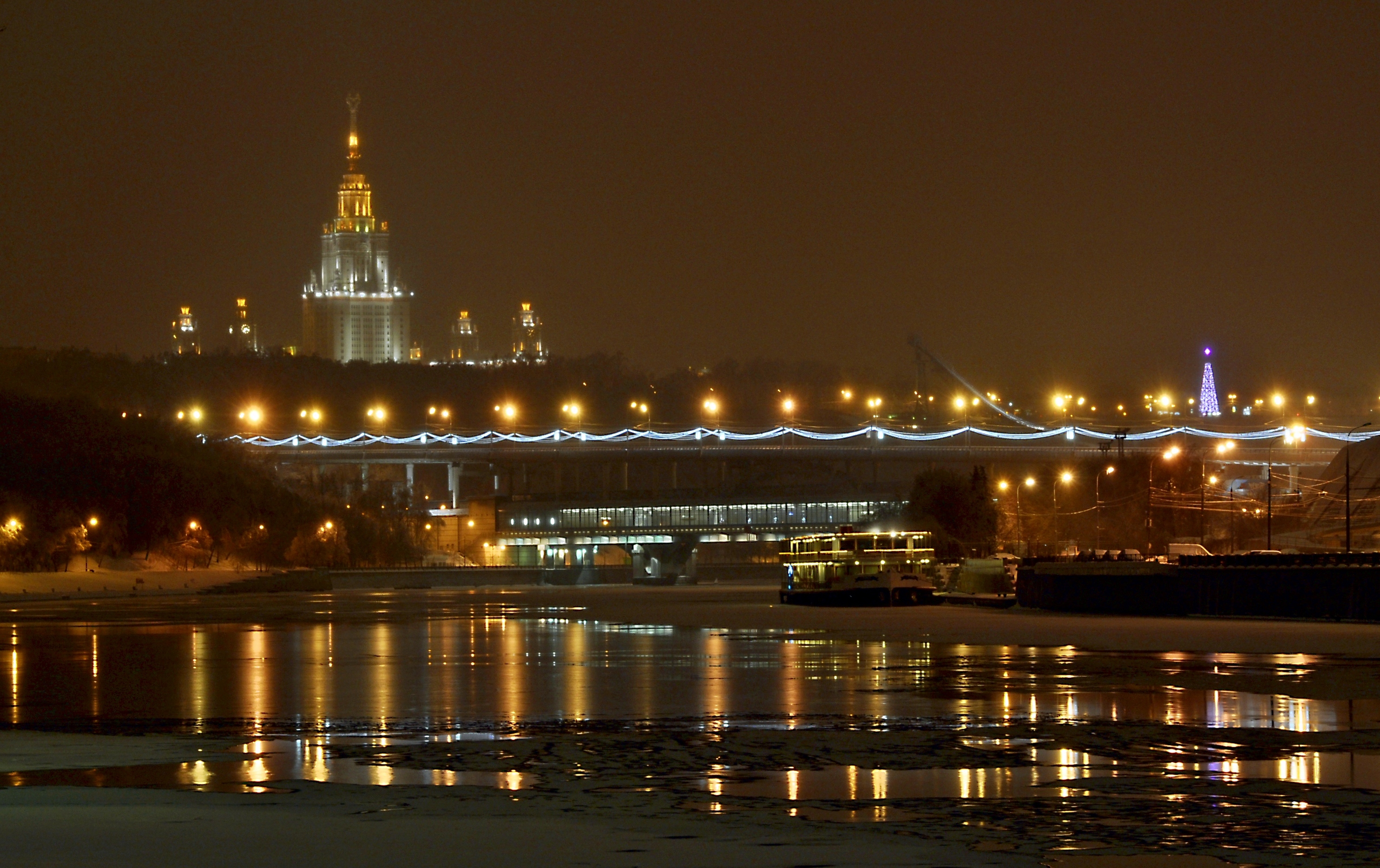 Воробьевы горы вечером