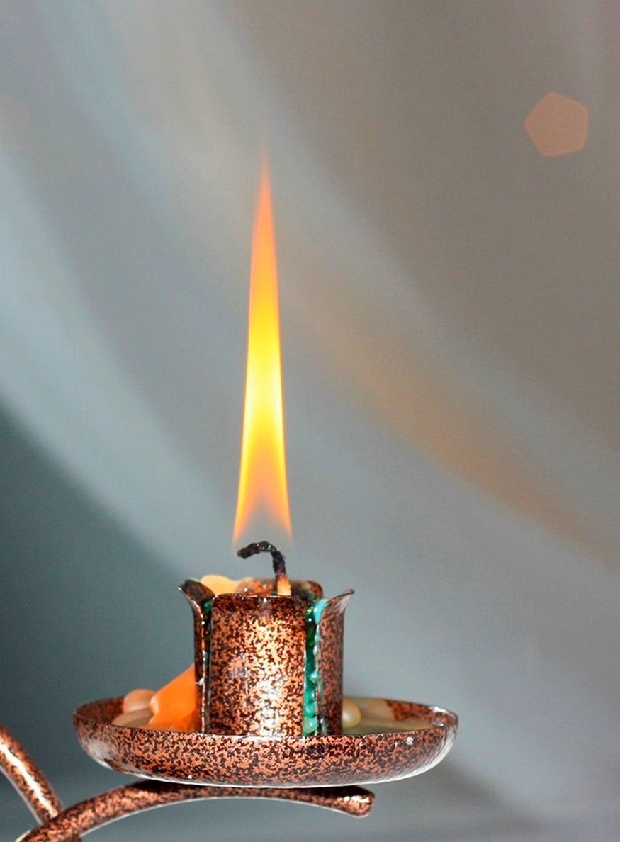 Красиво горит свеча. В пламени свечи. Горящие свечи. Свечи "огоньки". Огненные свечи.