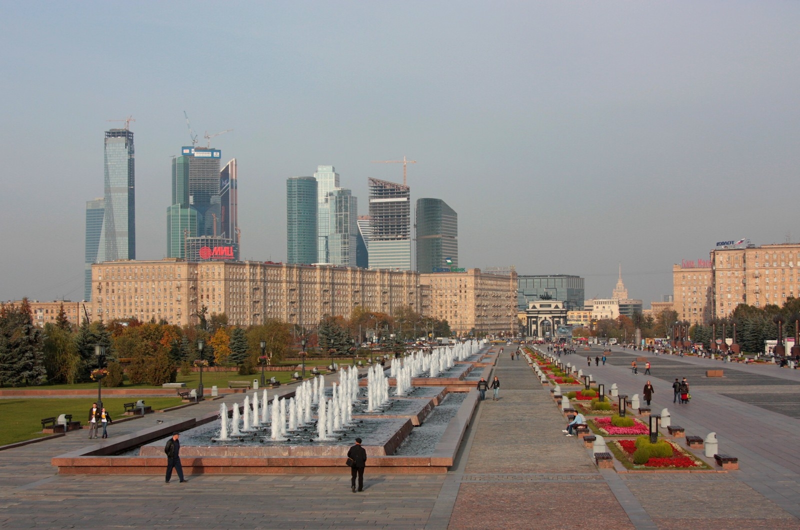 Площадь победы москва. Площадь Победы Элиста. Площадь Победы Москва фото. Victory Square Moscow.