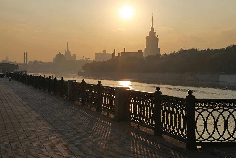 Рассвет на москве реке фото