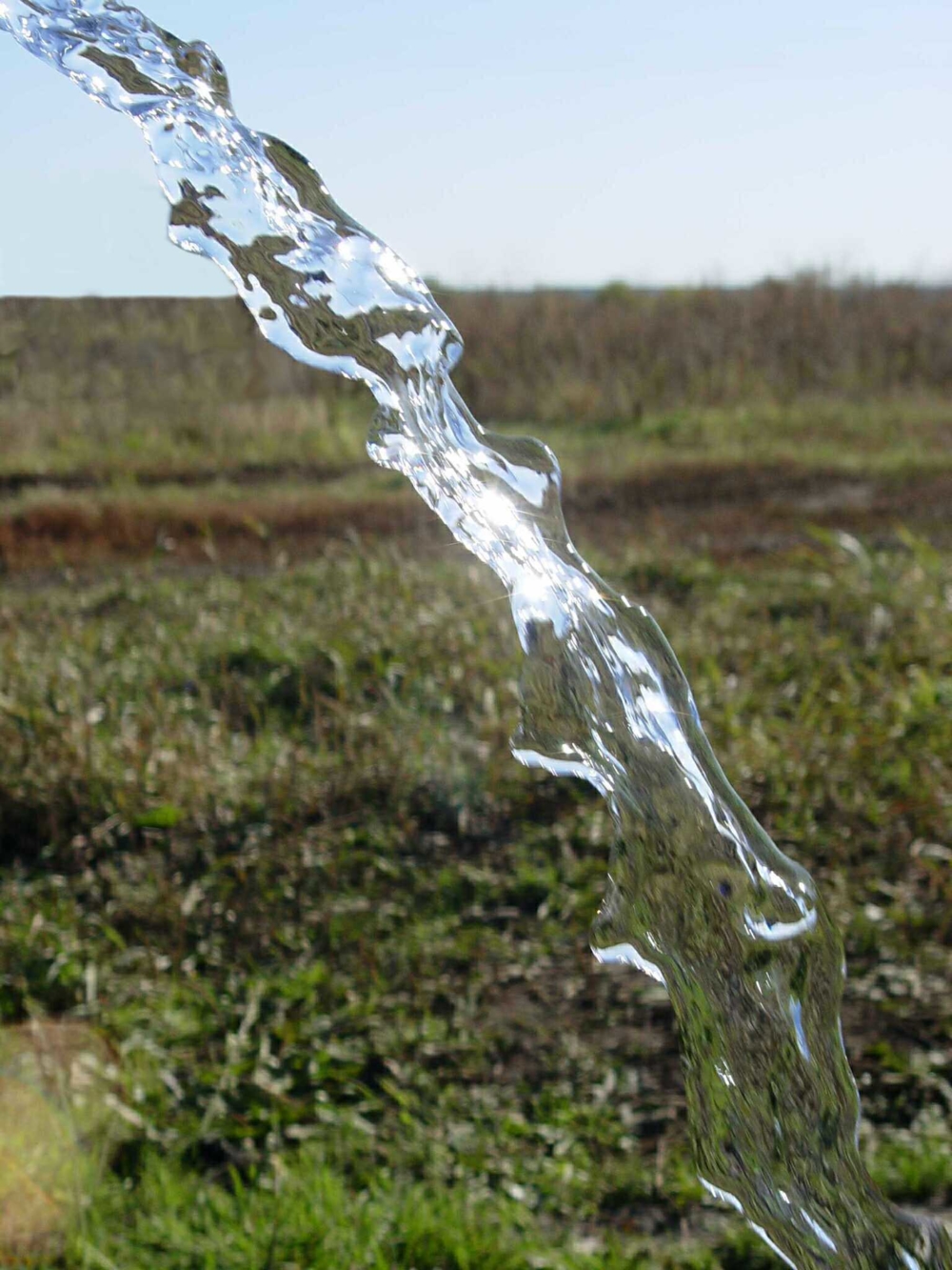 Вода льется картинка