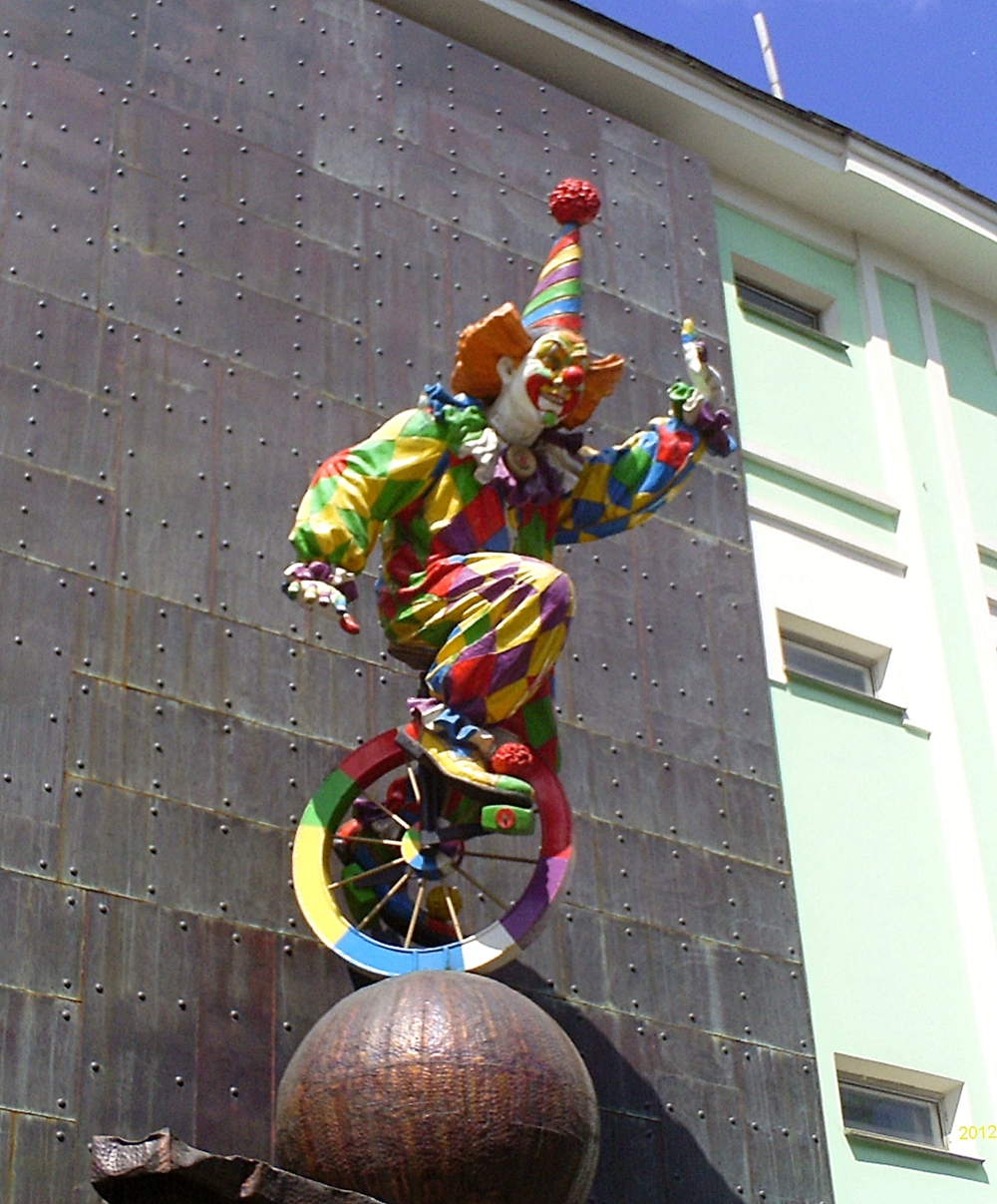 клоуны цирка на цветном бульваре фото